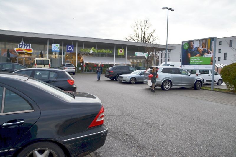Grünhutstr. 1 /Edeka/rts vom Eingang/Sicht Eingang