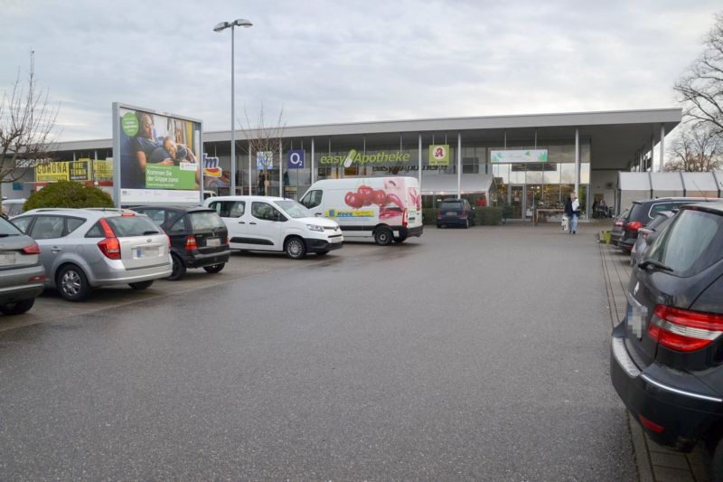 Grünhutstr. 1 /Edeka/rts vom Eingang/Sicht Apotheke