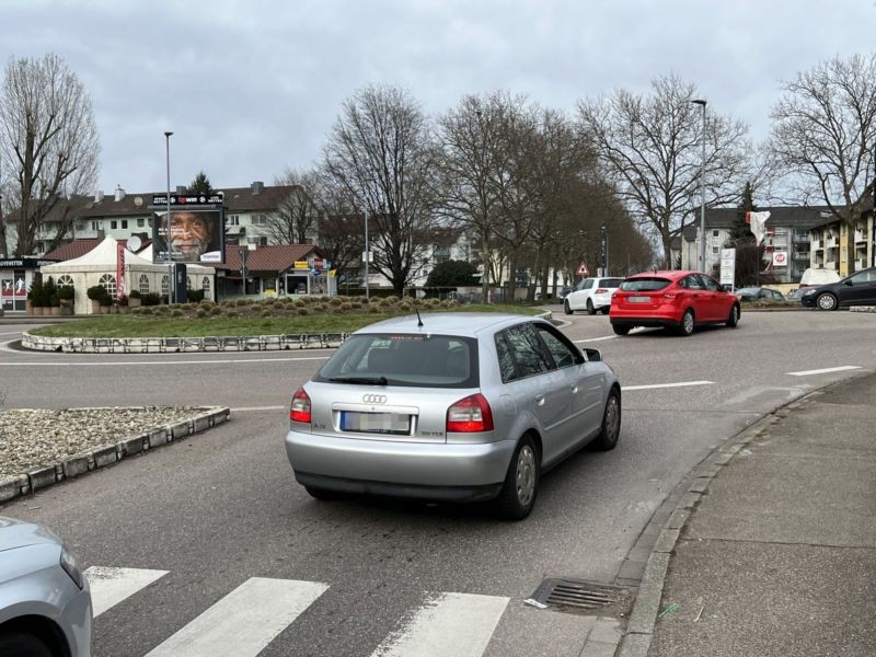 Flugplatzstr. 1/quer zum Kreisel/WE lks (City-Star)