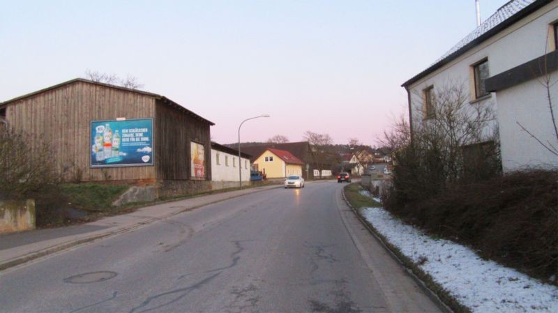 Regensburger Str. 7/quer am Giebel (Traunricht)