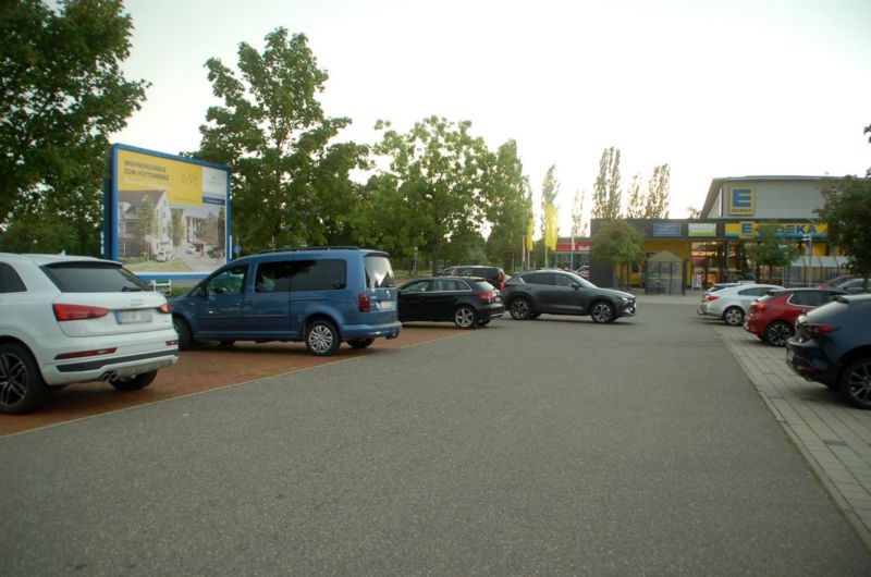 Meersburger Str. 158 /Edeka/Einfahrt (Sicht Eingang)