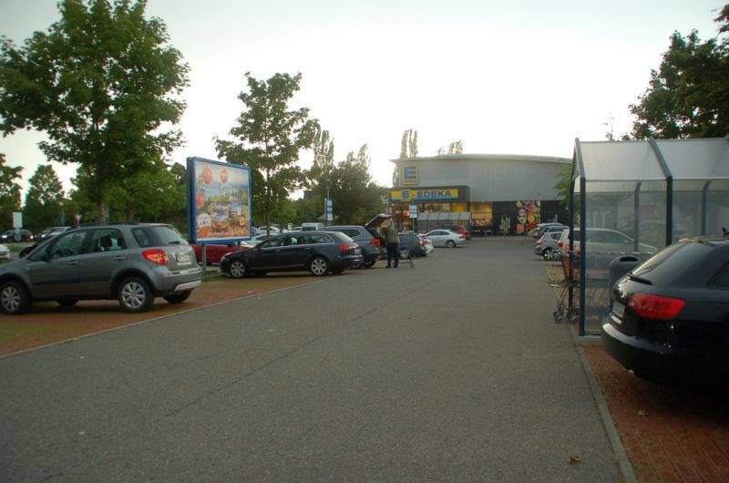 Meersburger Str. 158 /Edeka/geg. Eingang (Sicht PP)