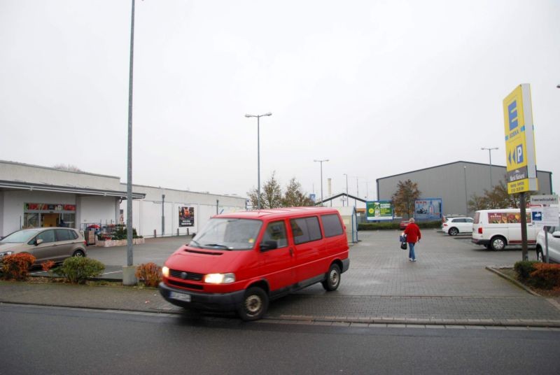 Hinter der Altdörfer Kirche 19 /Edeka/rts vom Eingang