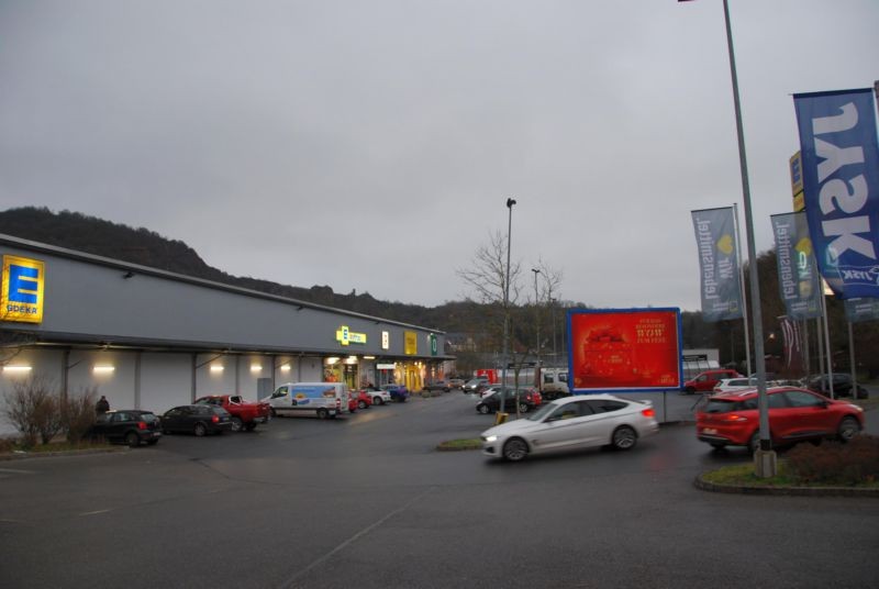 Kallenfelser Str. 32 /Edeka/Einfahrt (Sicht Aldi)
