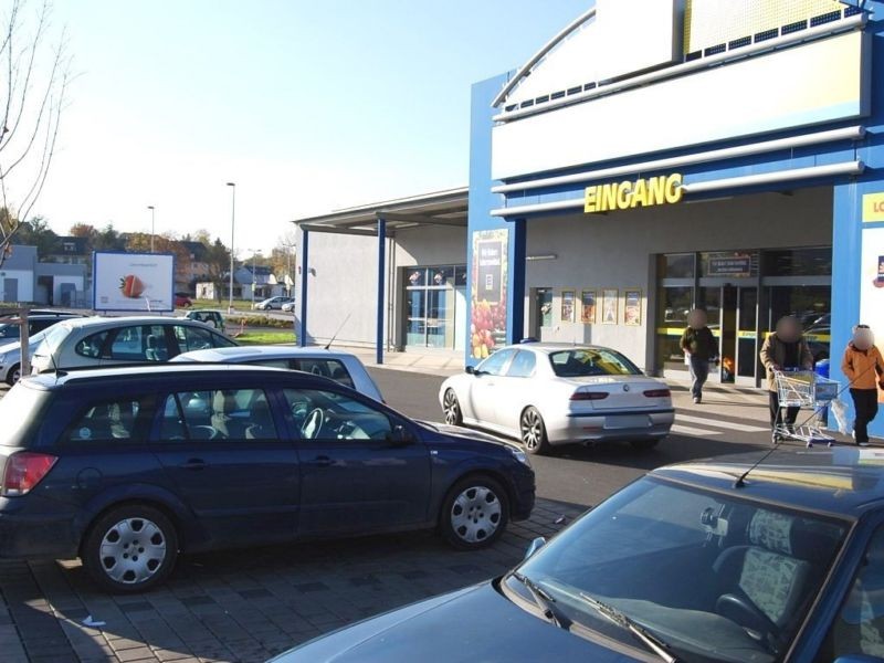 Römerstr. 55 /E-Center/lks vom Eingang/Sicht Eingang