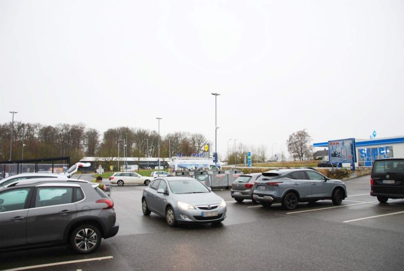 Im Schiffels 5 /Edeka/geg. Eingang/Sicht Eingang