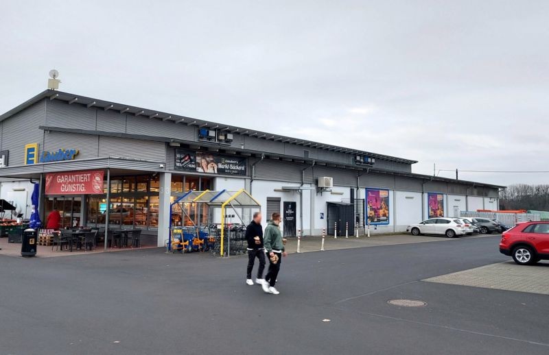 Am Bruchweg 3 /Edeka/rts vom Eingang (rts)