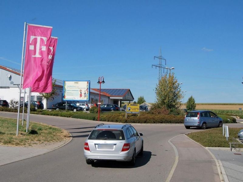 Eckartshäuser Str. 57 /Edeka/rts vom Eingang/Sicht Rossmann