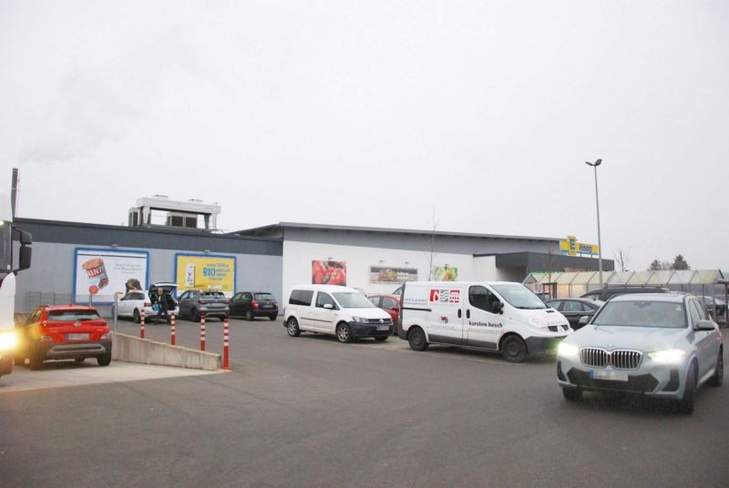 Isigny-Allee 1 /Edeka/lks vom Eingang