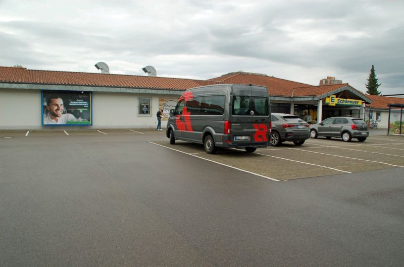 Niederwiesenstr. 27 /Edeka/lks vom Eingang