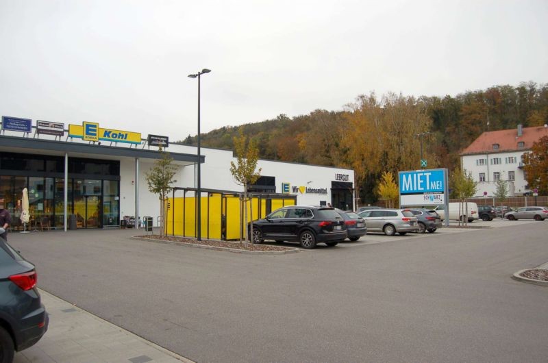 Bahnhofstr. 2 /Edeka Kohl/nh. Eingang (Sicht Rewe)