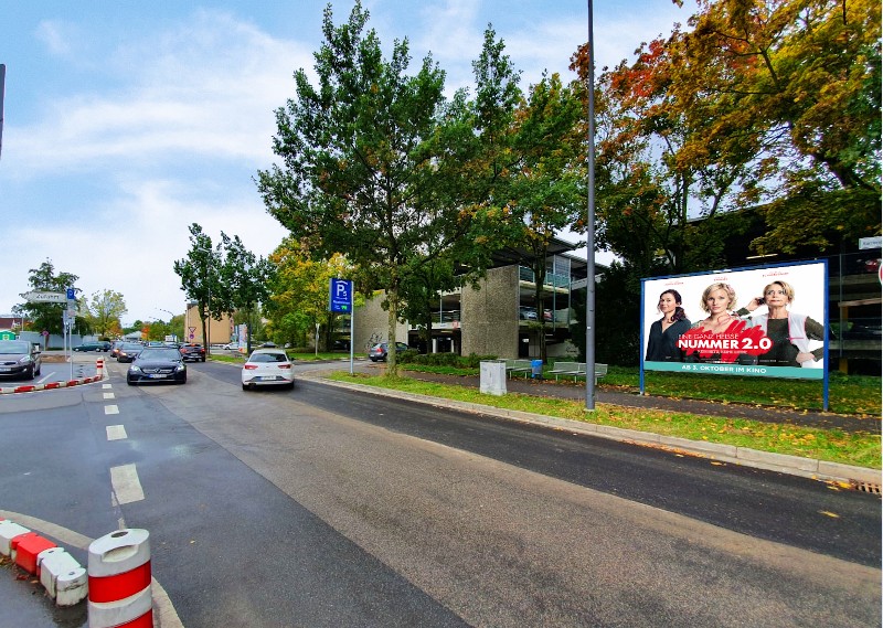 Leibnitzstr. - Einfahrt Parkhaus, rechte Seite