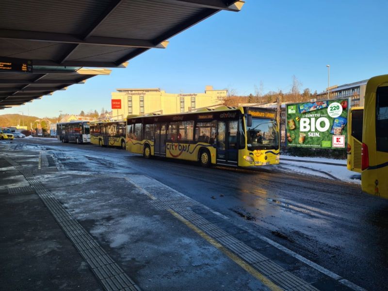 Kaiser-Ludwig-Ring - Zentr.Omnibus-Bhf.Werbewand 3