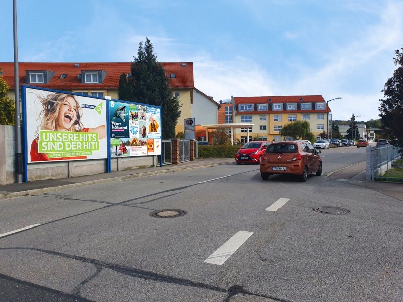 Ettmannsdorfer Str. - FC SAD Haupteingang, rechte Tafel