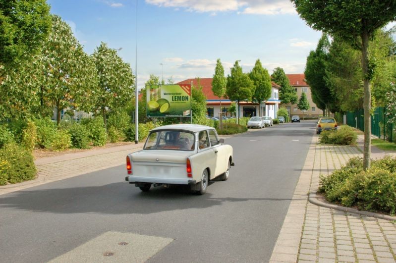 Auf dem Mittelfeld   2 re