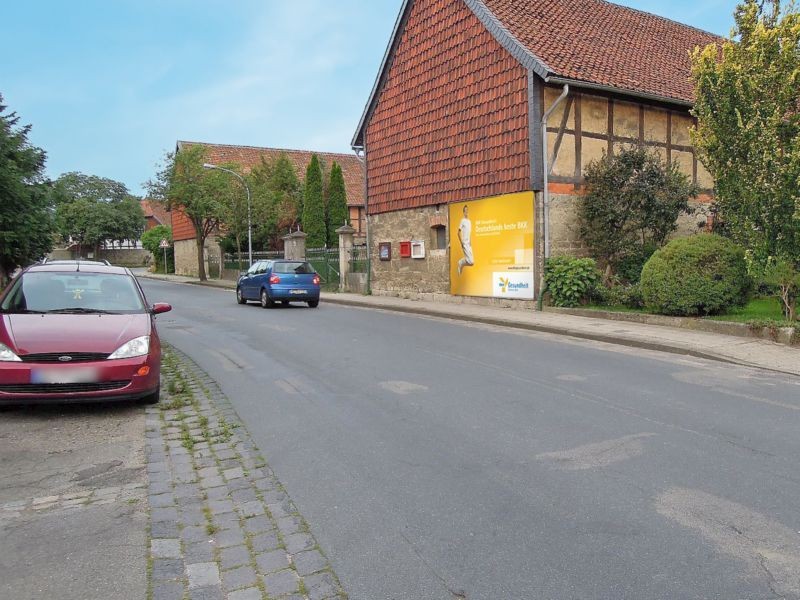 Zum Rieseberg  23/Am Dorfplatz gg/Hst Scheppau (OT Scheppau)