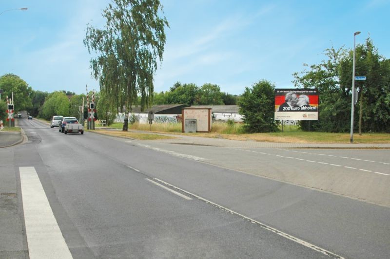 Neindorfer Str/Im Pfarrkamp/Hst Linden-Bahnübergang