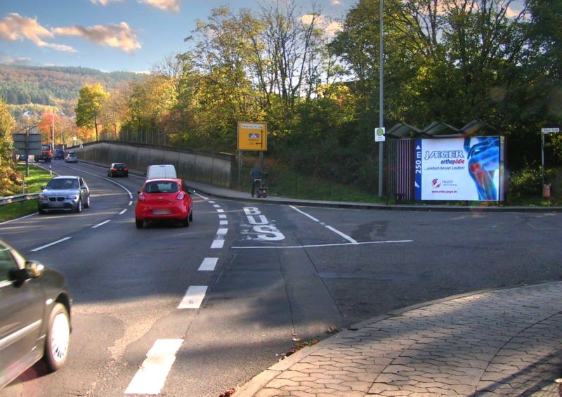 Hermsdorfer Str/Kölner Str 15-15b/Hst Kaserne aw