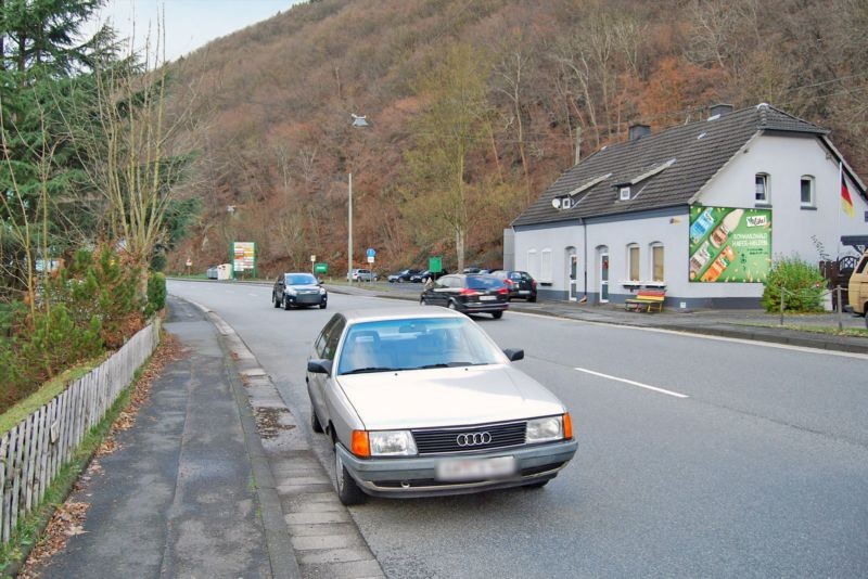Kölner Str 109 re (B 62)