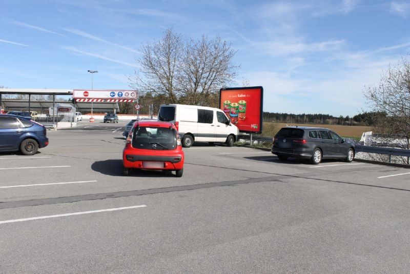 Raiffeisenstr. 2-4 Kaufland Eing.