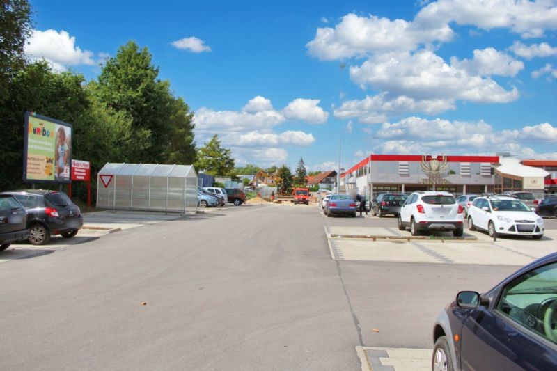 Raiffeisenstr. 4 Kaufland Eing.