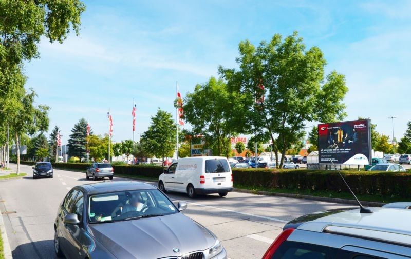 Margot-Kalinke-Str   4 re/Maria-Probst-Str Kaufland