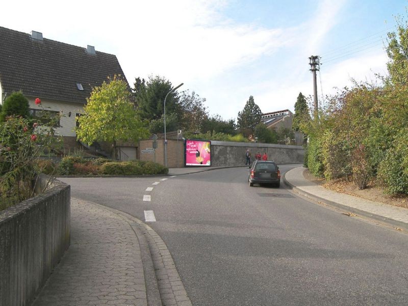 Hauptstr/Friedhofstr 2 re