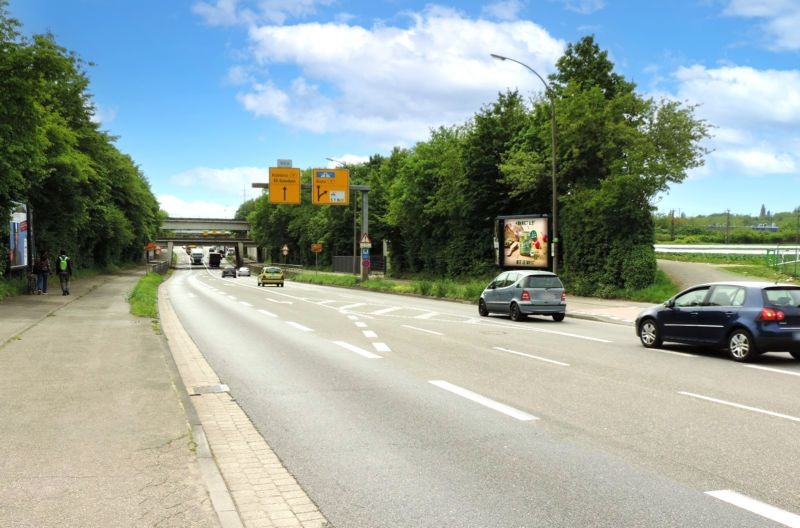 August-Horch-Str/Einfahrt DHL gg re