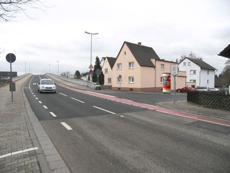 Alte Viernheimer Str  75 re/Bruchgasse