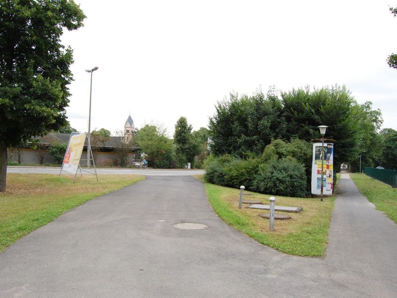 Andernacher Str/G-Stresemann-Str gg re