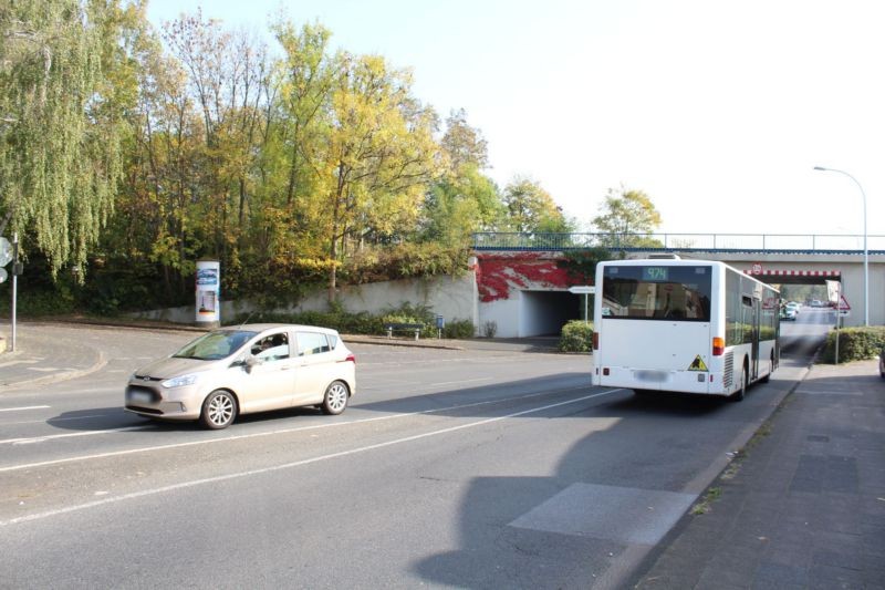 Oberaußemer Str  19 re/Ufg nh