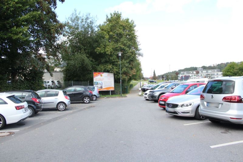 Alte Ladestr/Bahnhofsplatz 24/Parkplatz Festplatz