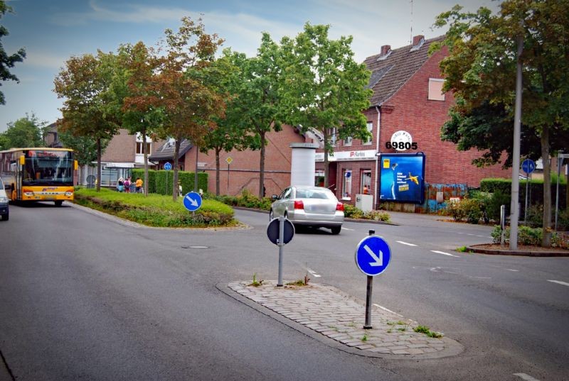 Albert-Oetker-Str  25/Seidenweberstr