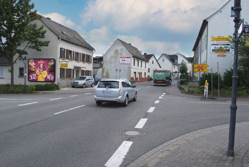 Bahnhofstr  19 (B 8)/Salzer Str
