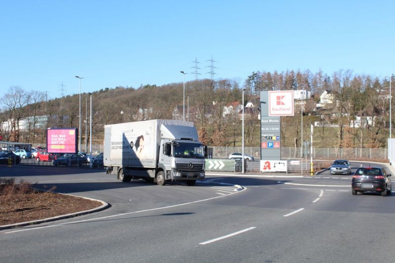 Raiffeisenstr. 5 Kaufland Eing.