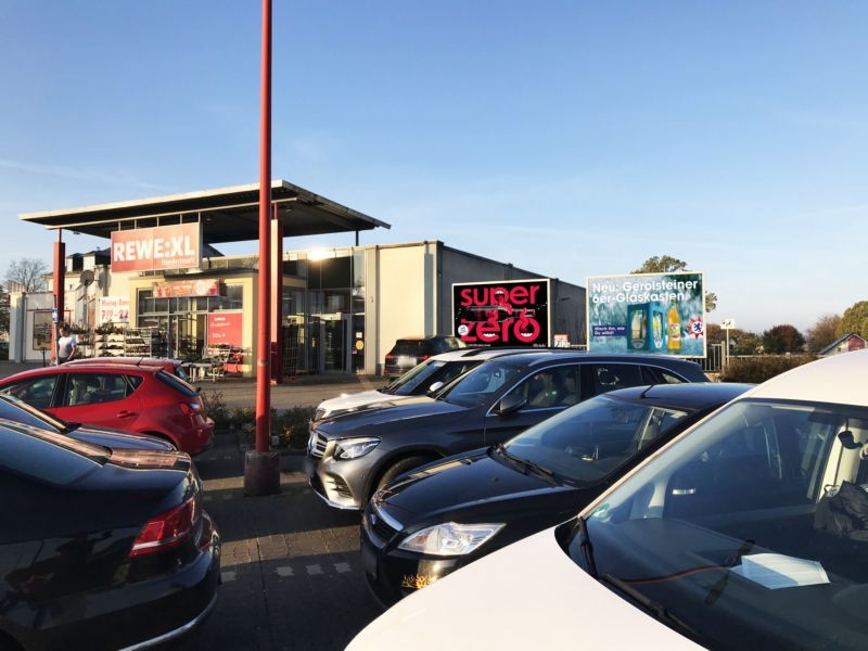 Hunsrückhöhenstr. 3 Rewe XL Hundertmark Eing.