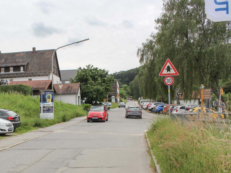 Zuppinger Str.gg.Sportplatzeingang u.TÜV