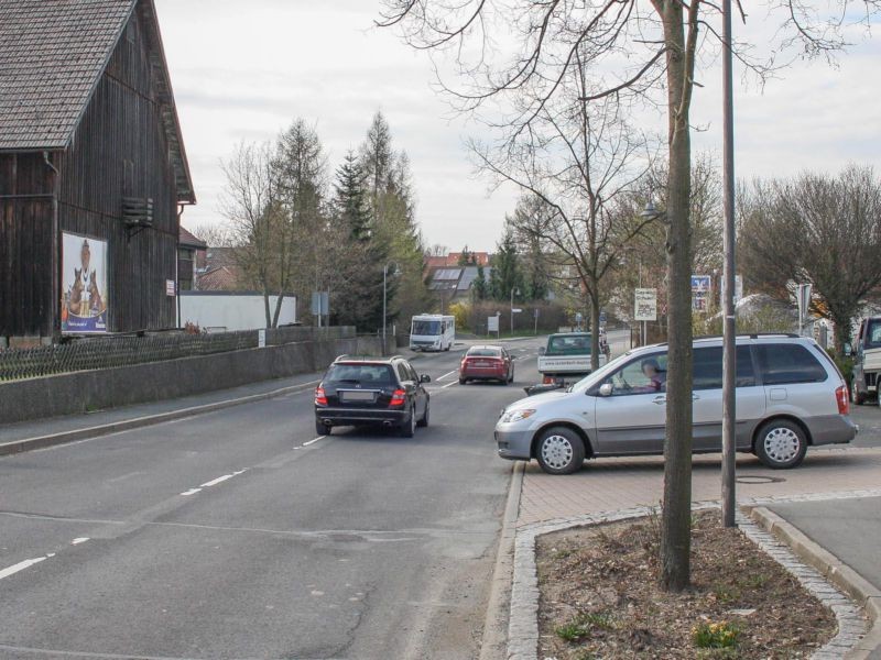 Bayreuther Str 15 (St2163)/gg VR-Bank -Pettendorf