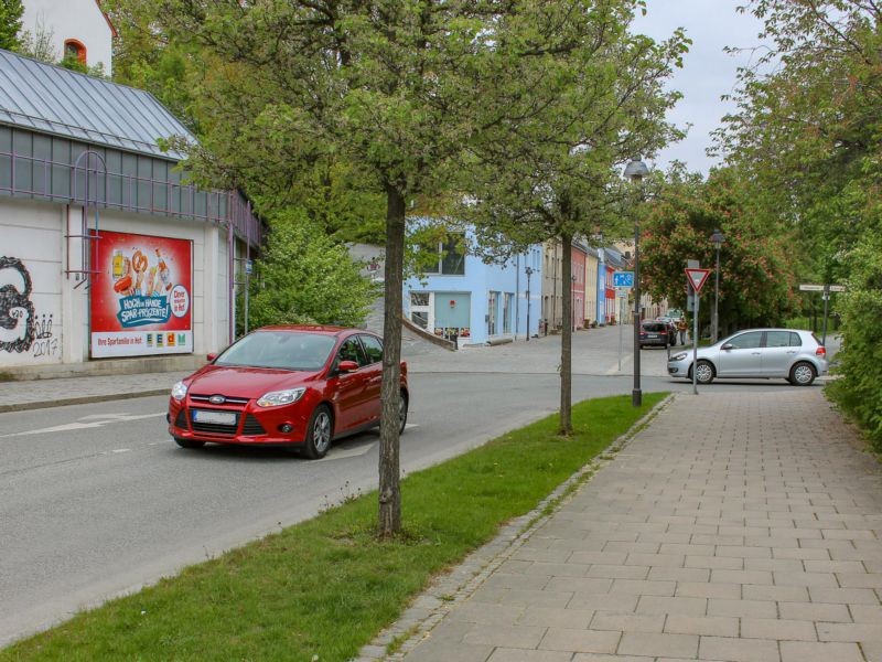 Mühlstr 30/ Pfarrstr Gebäudeeing rechte Tafel