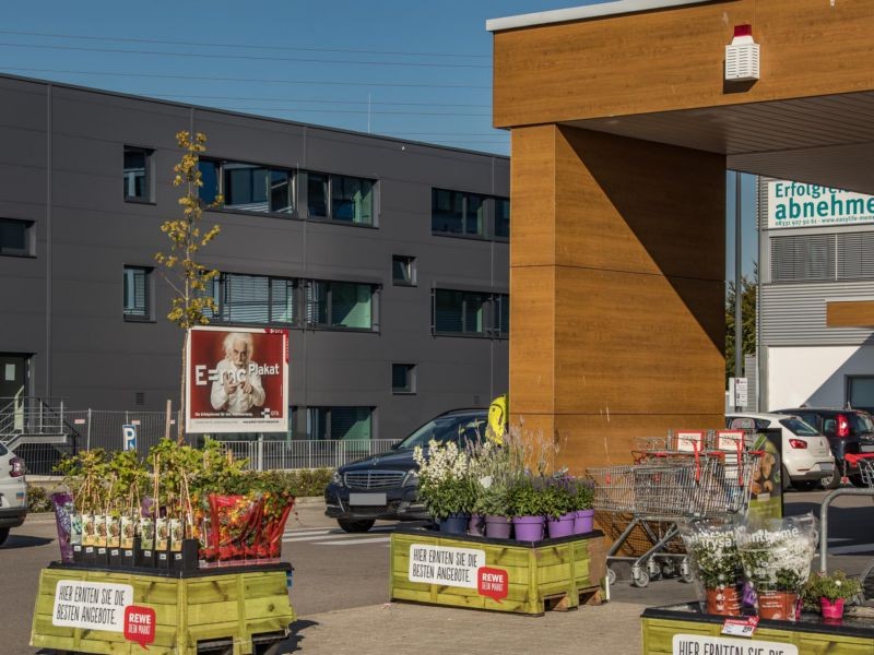 Münchner Str. 75 Rewe Kashanna Eing. (/P/Sicht Eing/rechts)