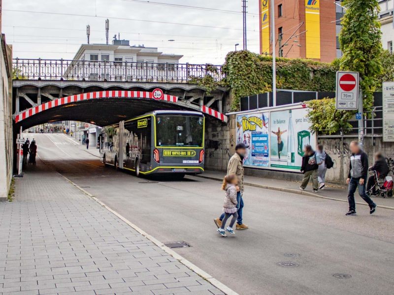 Unter den Linden  15/Burkhardt+Weber-Str Ufg nb