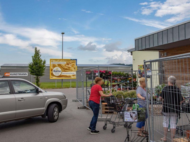 Obere Viehweide 2 Edeka Abröll-Groiß Eing. li