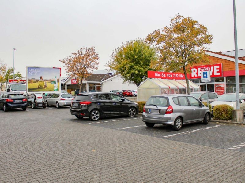 Gleisstr. 3 Rewe Eing.