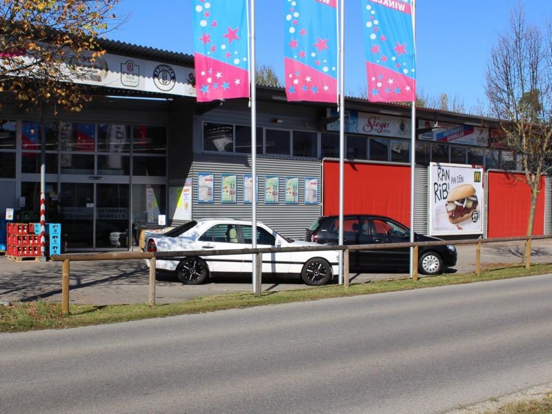 Trostberger Str. 15 Getränke Winkler Einf. (li)