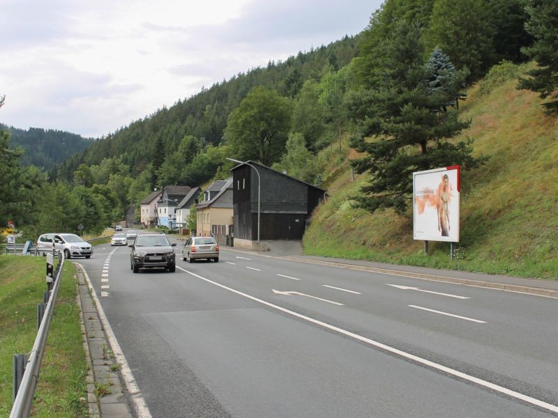 Lauensteiner Str (B 85)/gg.Ausf.Edeka/Aldi