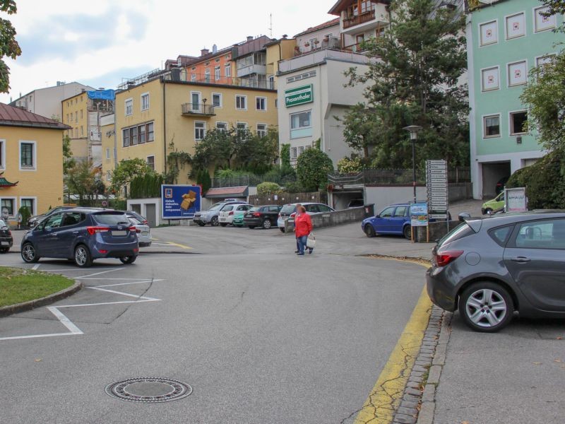 Karl-Theodor-Platz neb 40 Apothekersteig