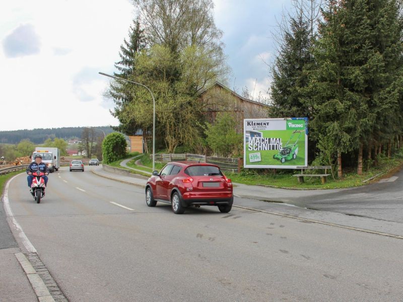 Deggendorfer Str.3 a/St 2136/Nh. Einf.Getränkemarkt