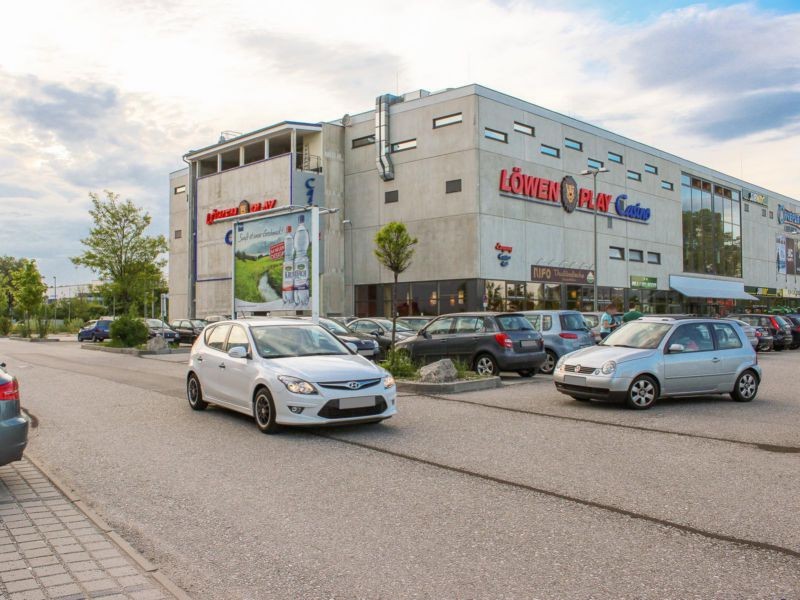 Bajuwarenstr 5 CINEPLEX li vom Gebäude Si Ausf