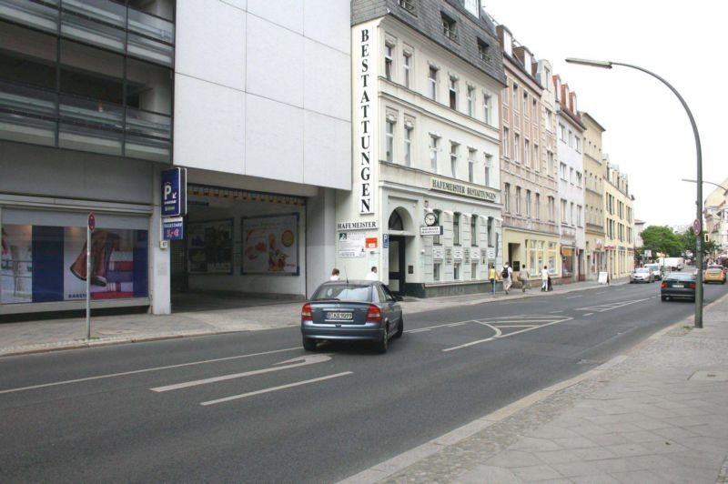 Carl-Schurz-Str. 20 Karstadt Einf. (re)