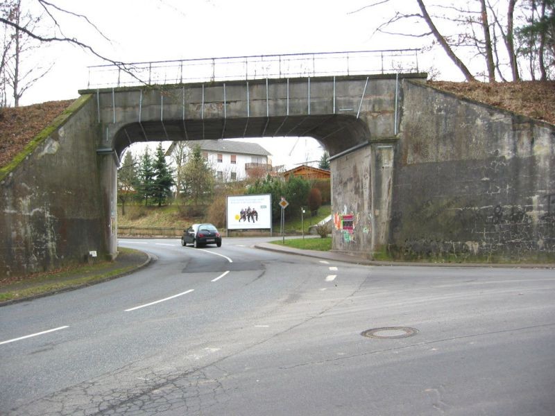 Am Bahnhof/ Lohstr.